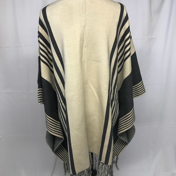 Plus Size Shaw - Picture 2 of 3